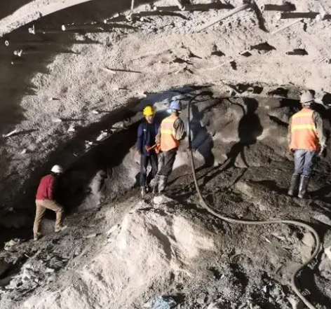 夷陵拱顶带模注浆料的施工流程及注意事项